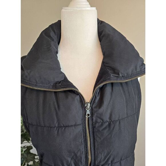 Old Navy Puffer Vest Sz M - Picture 2 of 6